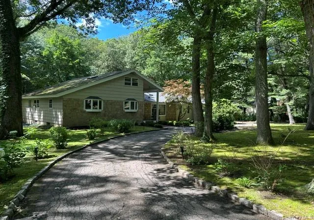 Photo 3 of Single family home for sale at 3 Fox Ln, Oyster Bay, NY 11560 | MLS# 1012983 | Listing updated on 2026-09-01