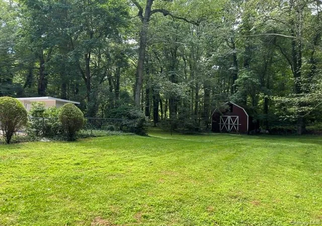 Photo 4 of Single family home for sale at 3 Fox Ln, Oyster Bay, NY 11560 | MLS# 1012983 | Listing updated on 2026-09-01