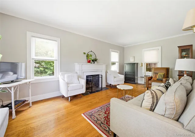 4th image of 21 Maple St, Malverne, NY 11565 | MLS# 1012997
