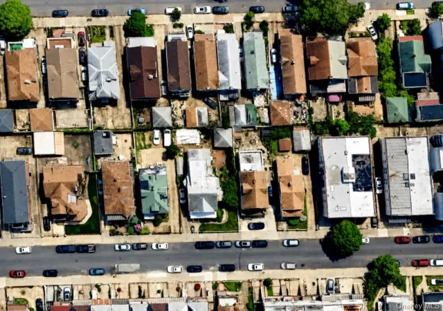 Photo 3 of Sale Pending at 39 Bay 22nd St, Brooklyn, NY 11214 | MLS# 1013002 | Listing updated on 2026-08-30