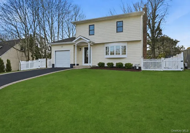 1st image of 10 Curlin Ln, Smithtown, NY 11780 | MLS# 1013005