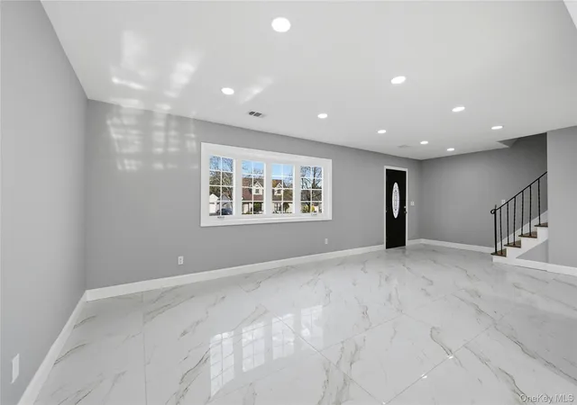 4th image of 10 Curlin Ln, Smithtown, NY 11780 | MLS# 1013005