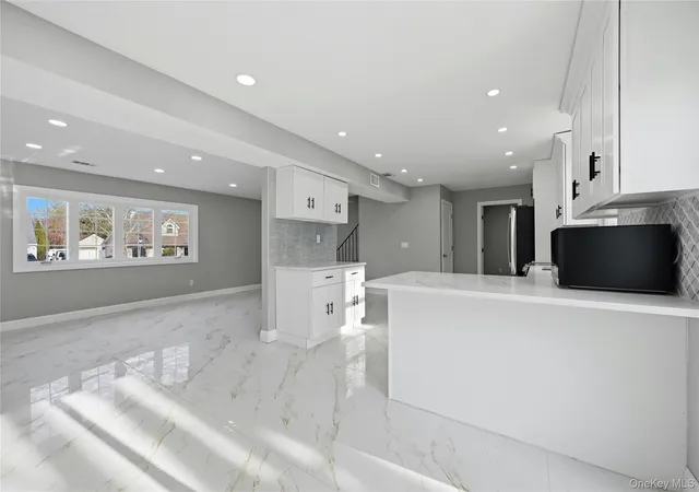 5th image of 10 Curlin Ln, Smithtown, NY 11780 | MLS# 1013005