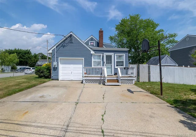 Homes for sale in Babylon, NY | 145 W Lido Prom, Babylon, NY 11757 | MLS# 1013011