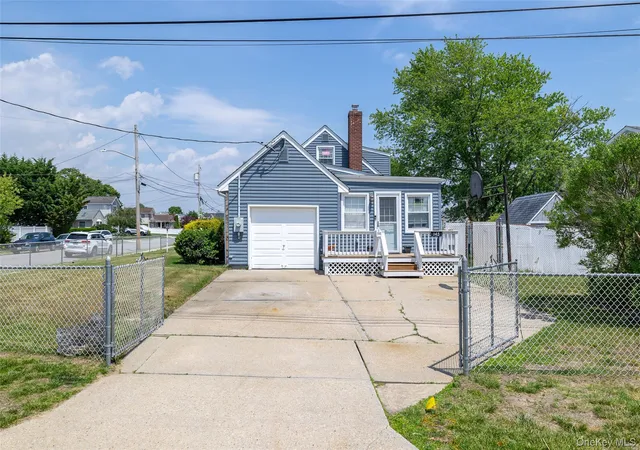 Homes for sale in Babylon, NY | 145 W Lido Prom, Babylon, NY 11757 | MLS# 1013011