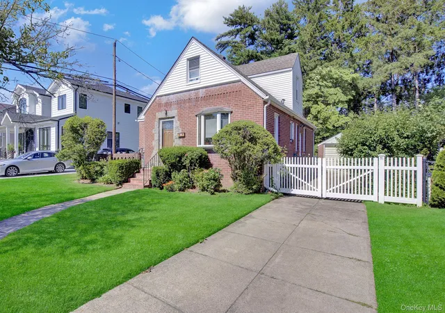 Photo 3 of Sale Pending at 32 Celler Ave, North Hempstead, NY 11040 | MLS# 1013063 | Listing updated on 2026-08-22