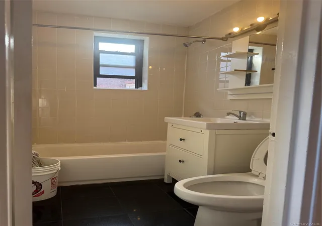 3rd image of 14336 Barclay Ave, New York, NY 11355