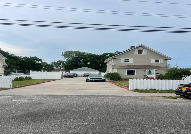 Photo 2 of Single family home for sale at 10 1st Avenue, Islip, NY 11722 | MLS# 1013081 | Listing updated on 2026-09-20