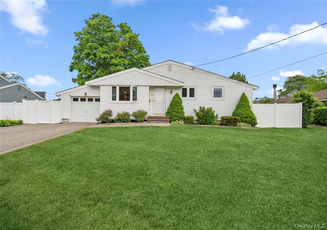 Homes for sale in Babylon, NY | 90 W 14th St, Babylon, NY 11729 | MLS# 1013096