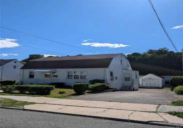 Homes for sale in Yonkers, NY | 228 Morsemere Ave, Yonkers, NY 10703 | MLS# 1013118