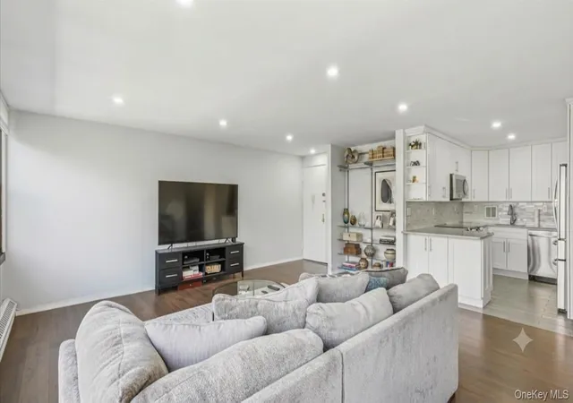 2nd image of 166 10 Powells Cove Blvd #6C, Whitestone, NY 11357 | MLS# 1013138