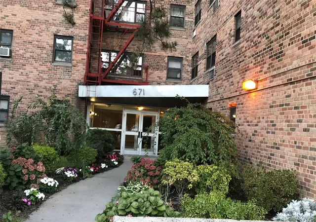 1st image of 671 Bronx River Rd #6G, Yonkers, NY 10704 | MLS# 1013147