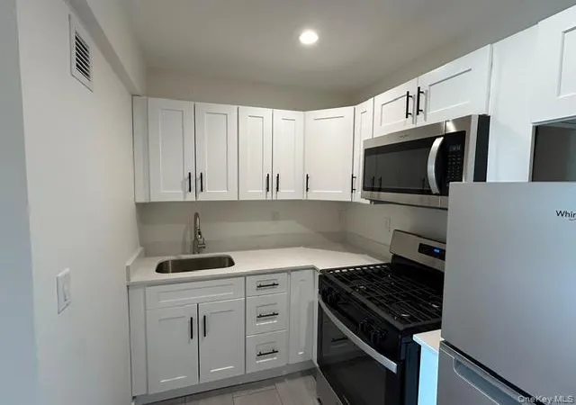 3rd image of 671 Bronx River Rd #6G, Yonkers, NY 10704 | MLS# 1013147