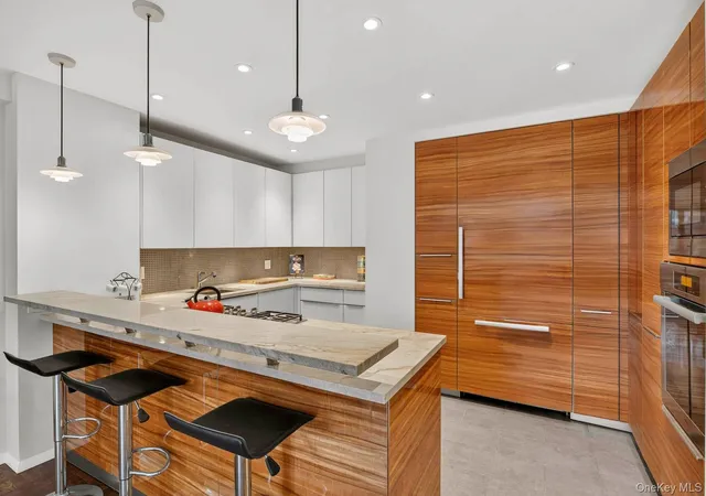 Photo 2 of Sale Pending at 425 East 63rd St #W12EF, New York, NY 10065 | MLS# 1013159 | Listing updated on 2026-09-15