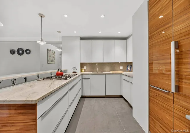 Photo 3 of Sale Pending at 425 East 63rd St #W12EF, New York, NY 10065 | MLS# 1013159 | Listing updated on 2026-09-15