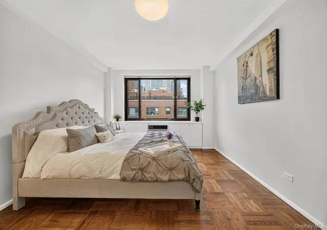 Photo 4 of Sale Pending at 425 East 63rd St #W12EF, New York, NY 10065 | MLS# 1013159 | Listing updated on 2026-09-15