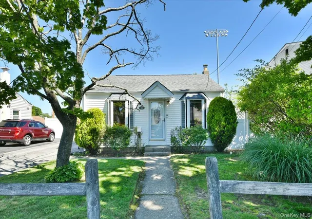 2nd image of 11 Glenda Dr, West Babylon, NY 11704 | MLS# 1013177