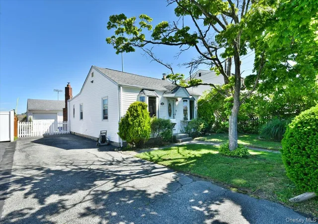 3rd image of 11 Glenda Dr, West Babylon, NY 11704 | MLS# 1013177