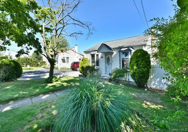 4th image of 11 Glenda Dr, West Babylon, NY 11704 | MLS# 1013177