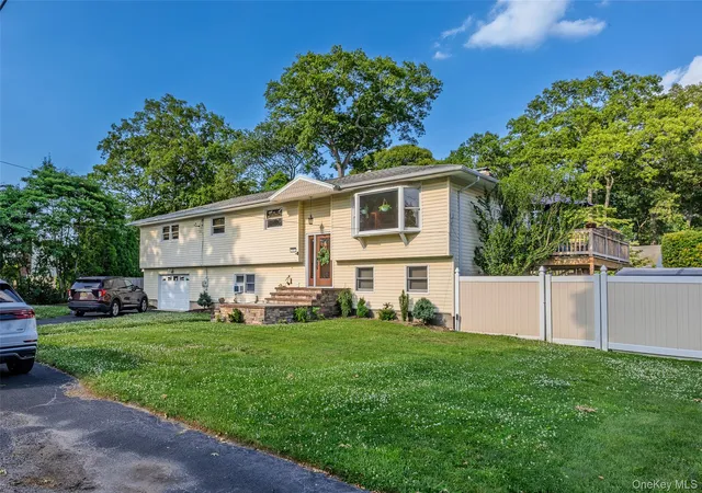 4th image of 111 Brunswick Rd, Ronkonkoma, NY 11779 | MLS# 1013178