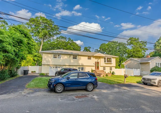 5th image of 111 Brunswick Rd, Ronkonkoma, NY 11779 | MLS# 1013178