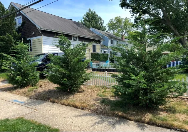 36th image of 70 Staples St, Farmingdale, NY 11735 | MLS# 1013186
