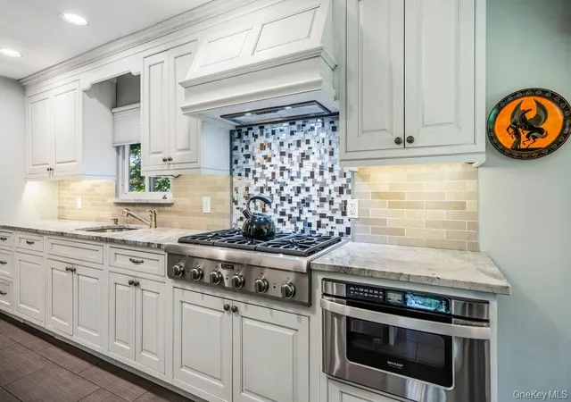 Photo 3 of Sale Pending at 15 Joyce Ct, Woodbury, NY 11797 | MLS# 1013196 | Listing updated on 2026-06-25