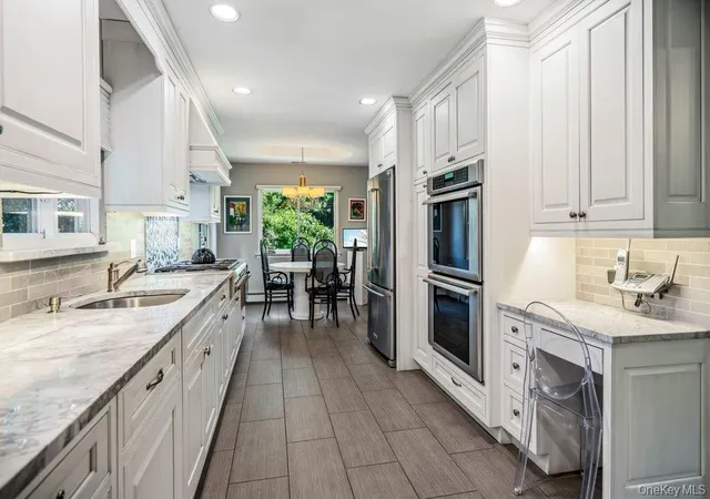 Photo 4 of Sale Pending at 15 Joyce Ct, Woodbury, NY 11797 | MLS# 1013196 | Listing updated on 2026-06-25