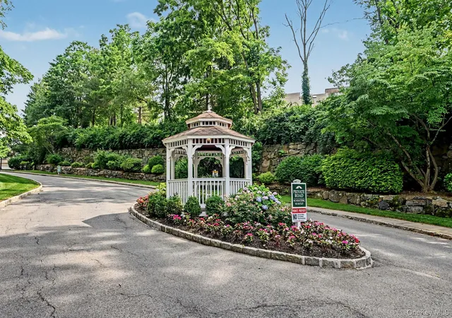 Homes for sale in Greenburgh, NY | 34 Winding Ridge Rd, Greenburgh, NY 10603 | MLS# 1013216
