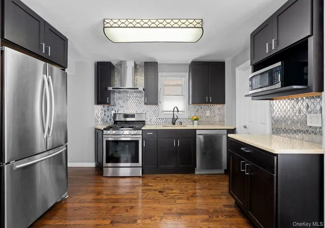 5th image of 116 Sigsbee Ave, North Hempstead, NY 11507 | MLS# 1013229