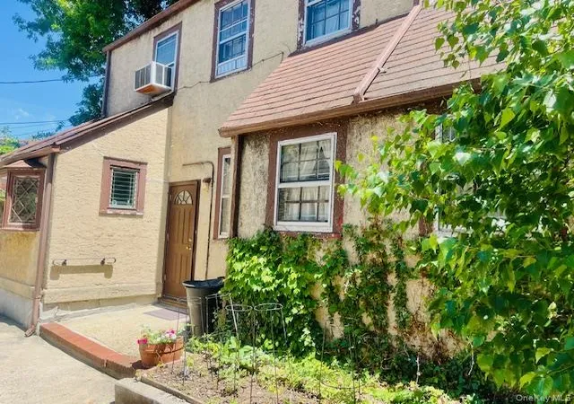 Photo 3 of Sale Pending at 11515 Babbage St, Richmond Hill, NY 11418 | MLS# 1013230 | Listing updated on 2026-08-16