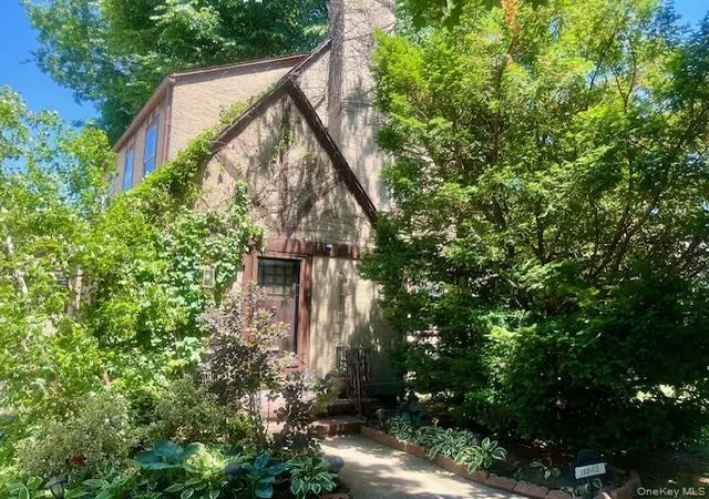 Photo 3 of Sale Pending at 11515 Babbage St, Richmond Hill, NY 11418 | MLS# 1013230 | Listing updated on 2026-08-16