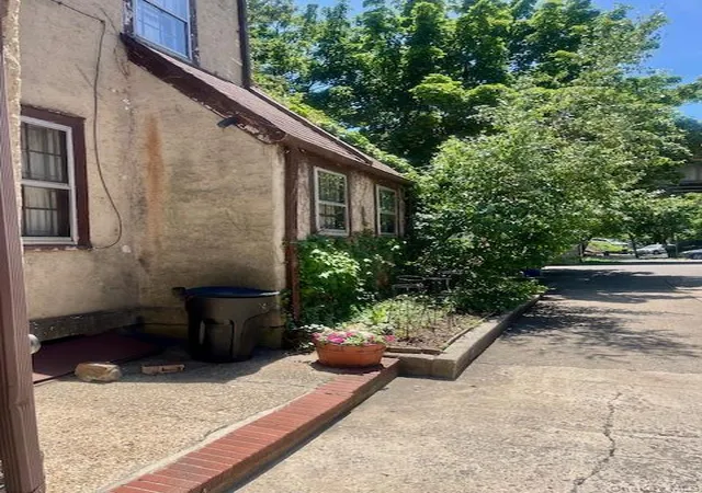 Photo 4 of Sale Pending at 11515 Babbage St, Richmond Hill, NY 11418 | MLS# 1013230 | Listing updated on 2026-08-16