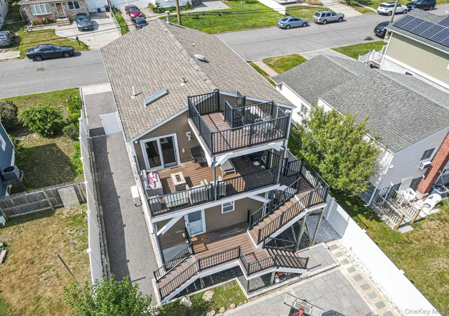 3rd image of 25 E Seacrest Ave, Lindenhurst, NY 11757 | MLS# 1013233