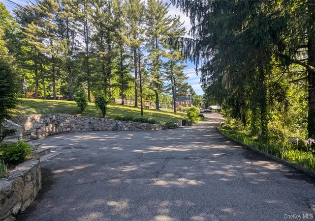 Photo 4 of Single family home for sale at 11 Dyckman Dr, Mohegan Lake, NY 10547 | MLS# 1013259 | Listing updated on 2026-06-23
