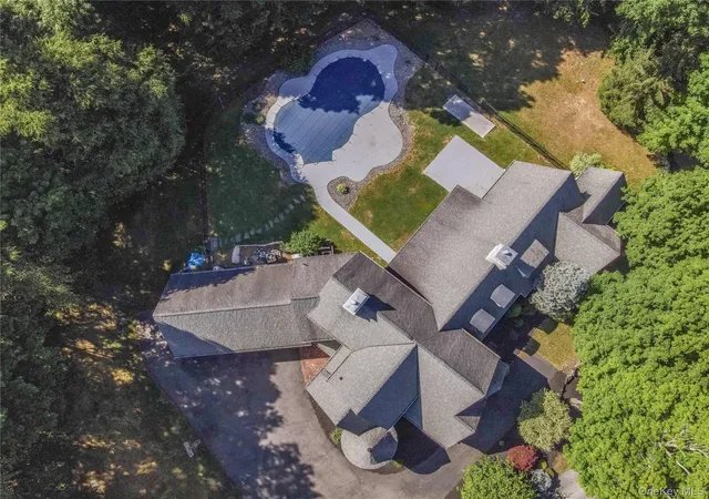 2nd image of 10 Greenwich Ave, Woodbury, NY 10917 | MLS# 1013286