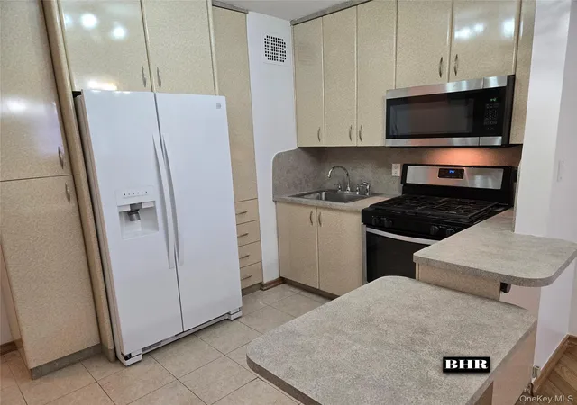 Homes for sale in New York, NY | 150 W End Ave #3E, New York, NY 11235 | MLS# 1013295