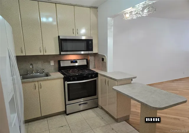Homes for sale in New York, NY | 150 W End Ave #3E, New York, NY 11235 | MLS# 1013295