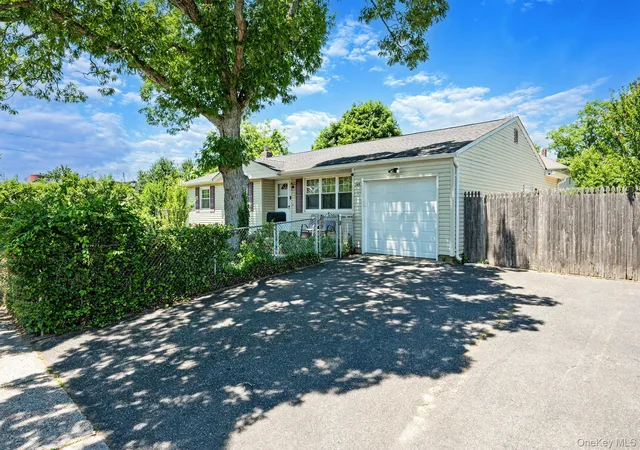 3rd image of 345 Earle St, Central Islip, NY 11722 | MLS# 1013304