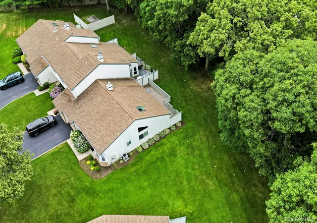 2nd image of 71 Timber Ridge Dr, Holtsville, NY 11742