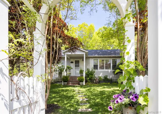 2nd image of 16 Bowditch Rd, Shelter Island, NY 11964 | MLS# 1013318