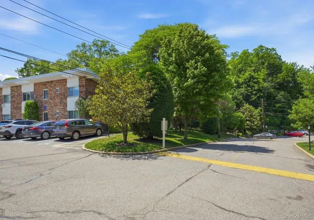2nd image of 200 Lexington Ave #8B, Oyster Bay, NY 11771 | MLS# 1013323