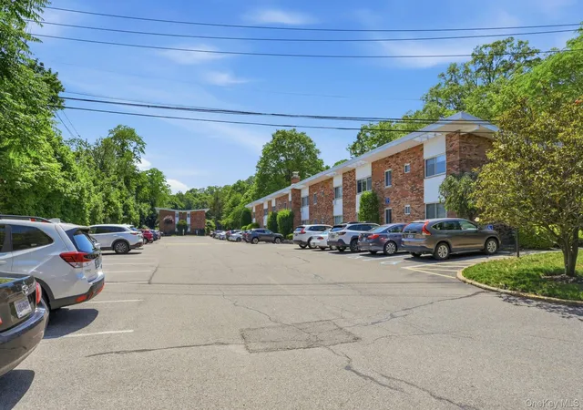3rd image of 200 Lexington Ave #8B, Oyster Bay, NY 11771 | MLS# 1013323