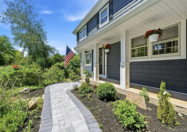 3rd image of 5 Crabapple Ct, Mount Sinai, NY 11766 | MLS# 1013350