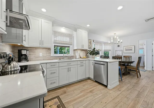 4th image of 5 Crabapple Ct, Mount Sinai, NY 11766 | MLS# 1013350