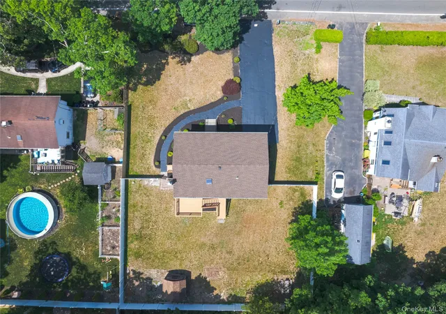 29th image of 185 Magnolia Dr, Selden, NY 11784 | MLS# 1013352