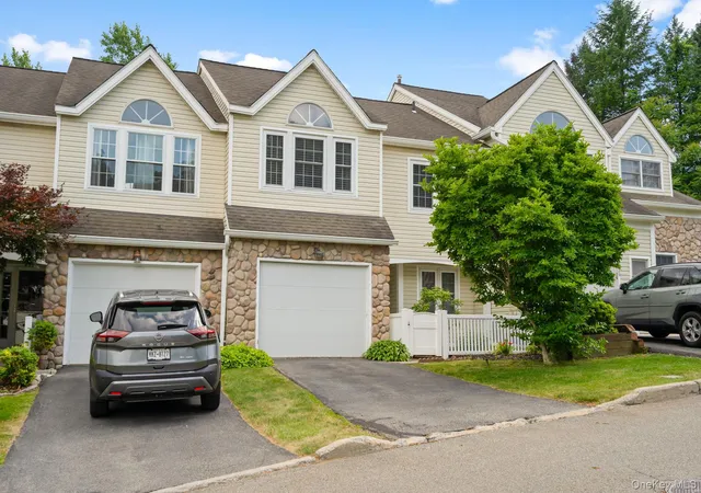 2nd image of 27 Spruce Ridge Dr, Fishkill, NY 12524 | MLS# 1013360