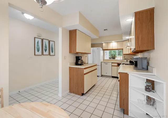 4th image of 27 Spruce Ridge Dr, Fishkill, NY 12524 | MLS# 1013360