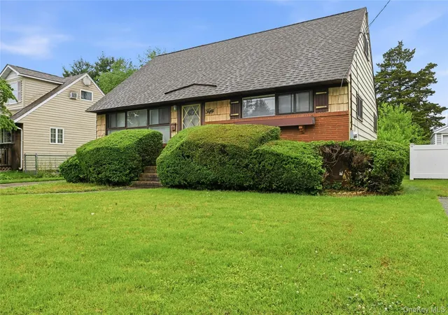 Photo 2 of Sale Pending at 50 Moeller St, Oyster Bay, NY 11801 | MLS# 1013365 | Listing updated on 2026-07-30