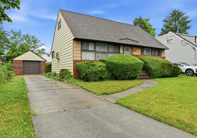 Photo 3 of Sale Pending at 50 Moeller St, Oyster Bay, NY 11801 | MLS# 1013365 | Listing updated on 2026-07-30